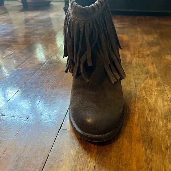 Brown fringe booties - Picture 2 of 4